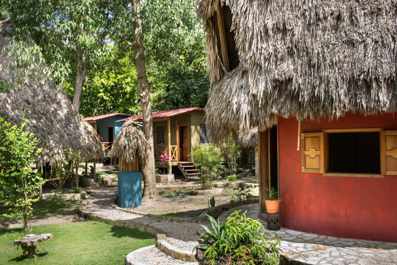 Alice Guesthouse El Remate Exterior photo