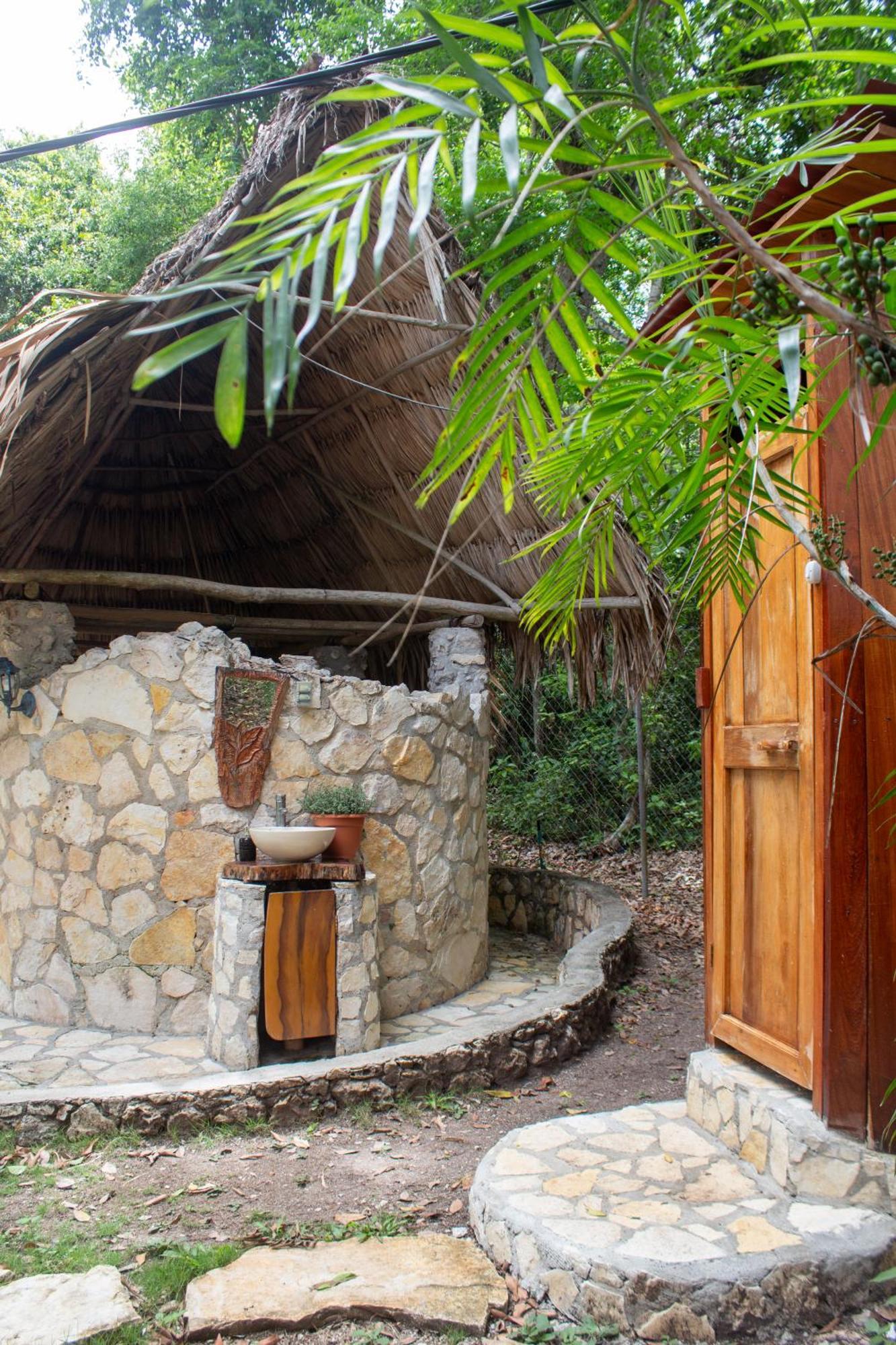 Alice Guesthouse El Remate Exterior photo