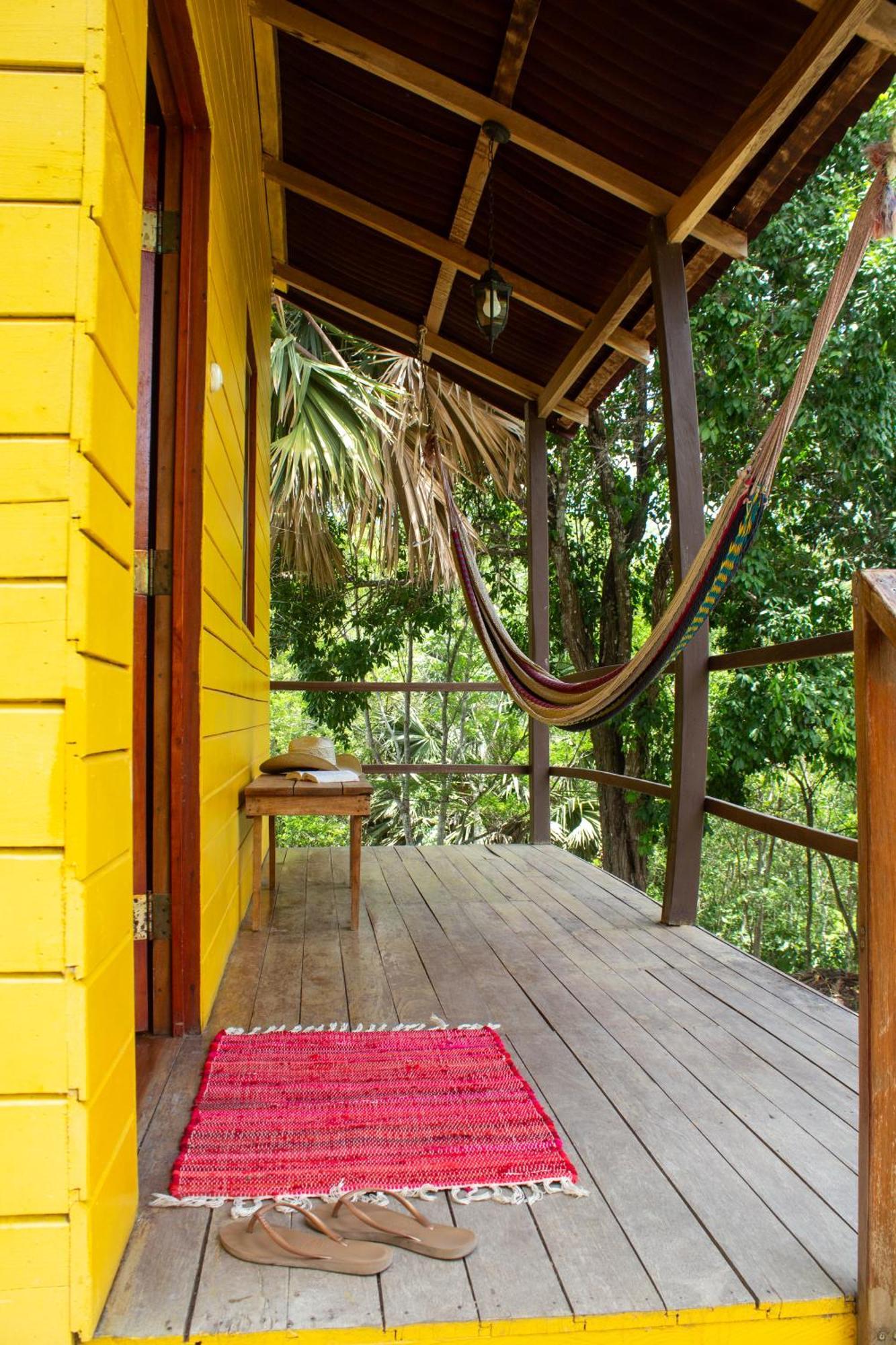Alice Guesthouse El Remate Exterior photo