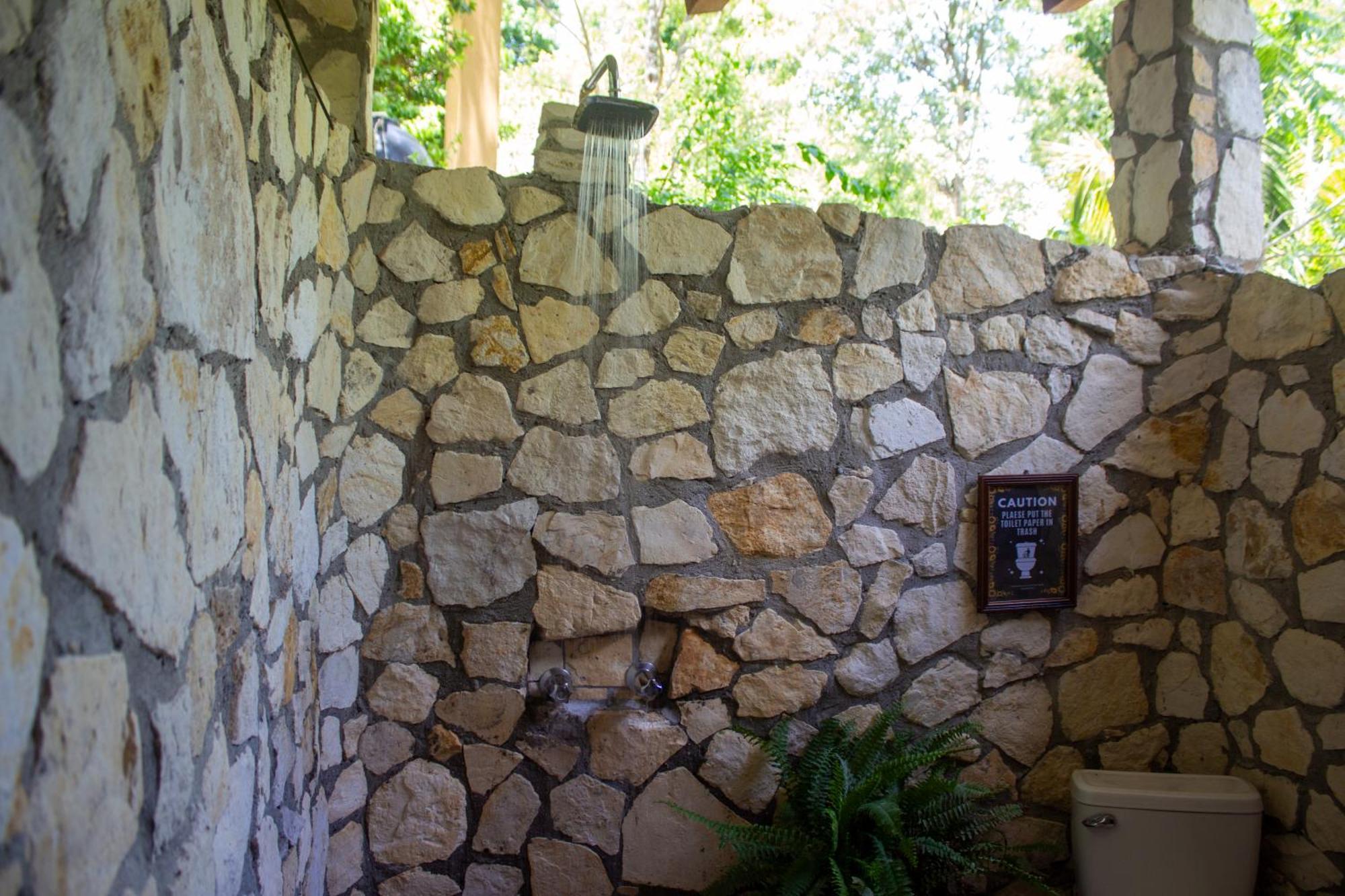 Alice Guesthouse El Remate Exterior photo