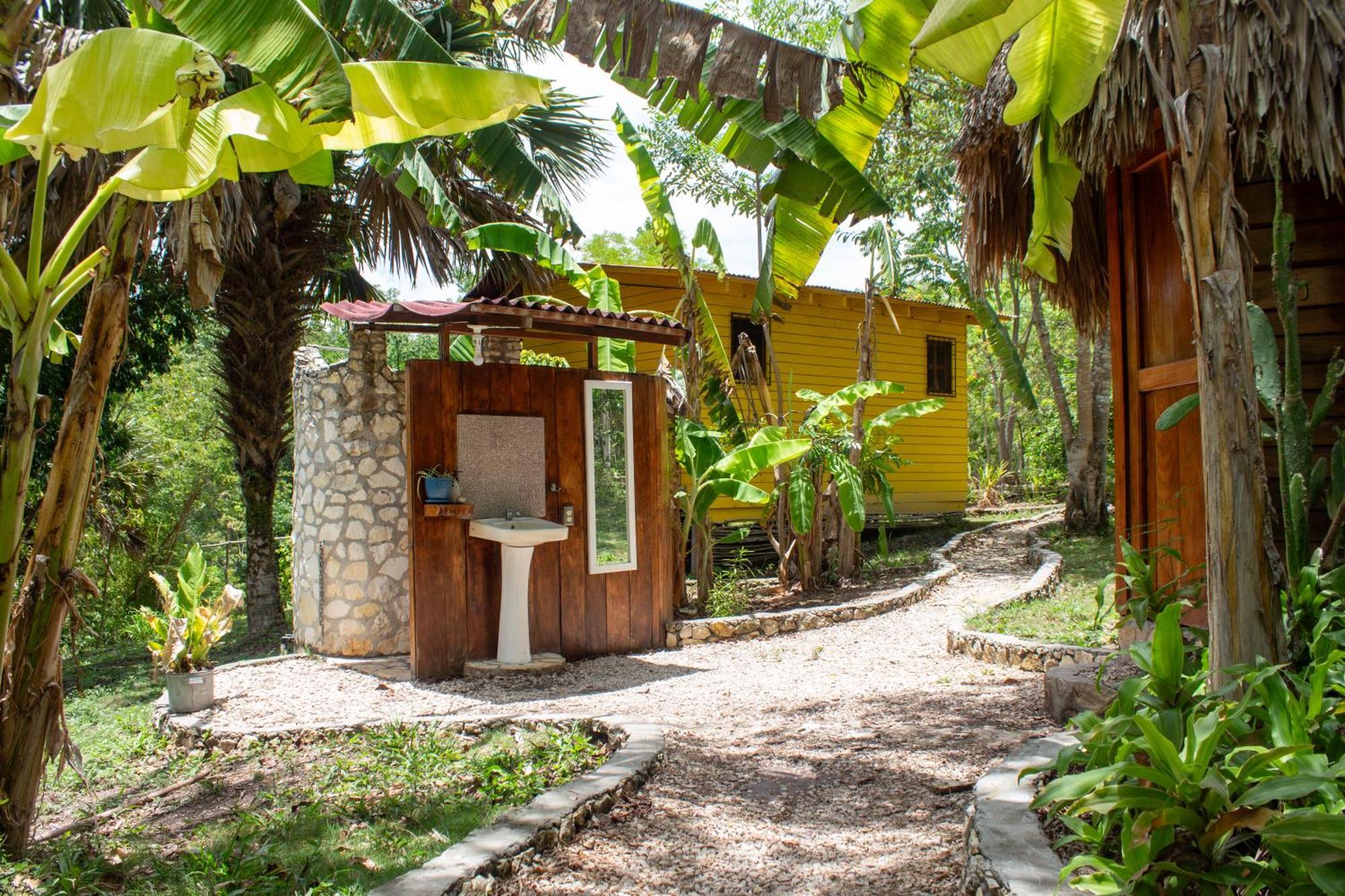 Alice Guesthouse El Remate Exterior photo